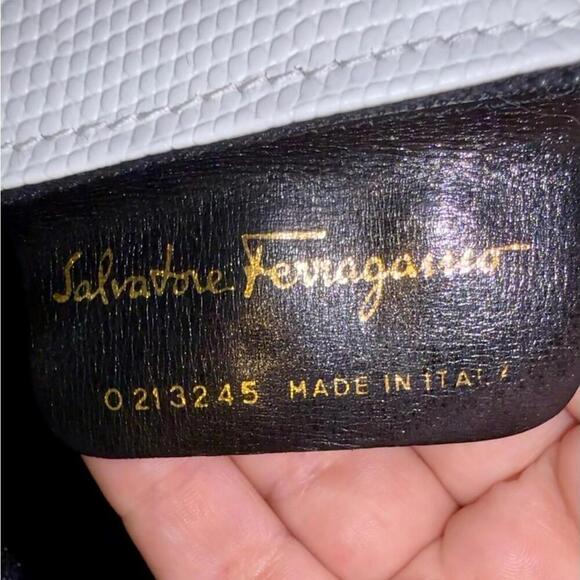 AUTHENTIC Vintage Salvatore Ferragamo White Crossbody Bag Full Inclusion-EUC - Picture 9 of 9